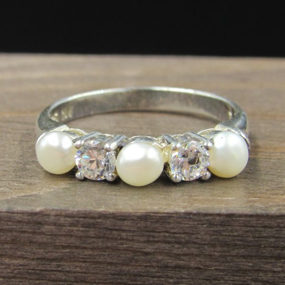 Jewelry - Size 7 Sterling Silver White Pearl & Clear CZ Gem Band Ring Vintage